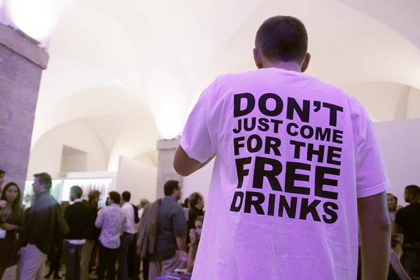 Ez a Marc by Marc Jacobs póló tipikus üzenet lehet a fashion week közönségnek, Fotó: Miguel Cavaleiro/Lisboa