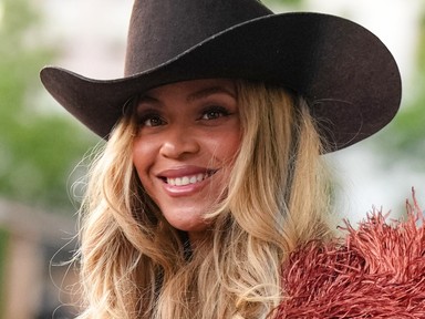 Mintha kísértetet látnánk: Beyoncé és Jay-Z 14 éves lánya mindenkit elképesztett a Met-gálán, Blue Ivy szinte kiköpött édesanyja