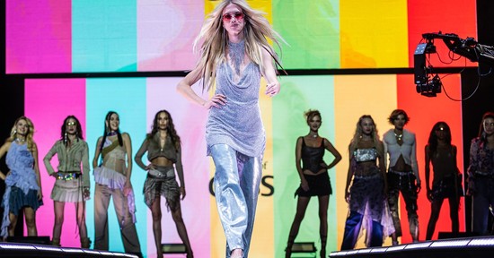 Így ápolja Mészáros Lili topmodell platina szőke haját, a modellt a Budapest Hair Show-n csíptük el