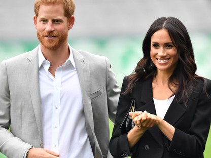Nincs annál cukibb, ahogy Meghan Markle és Harry herceg a gyerekekkel játszanak! 