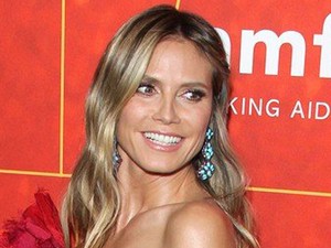 Heidi Klum egy hatalmas rózsának öltözött