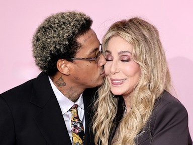 Itt tart most Cher és 40 évvel fiatalabb párja kapcsolata, ő maga vallott róla