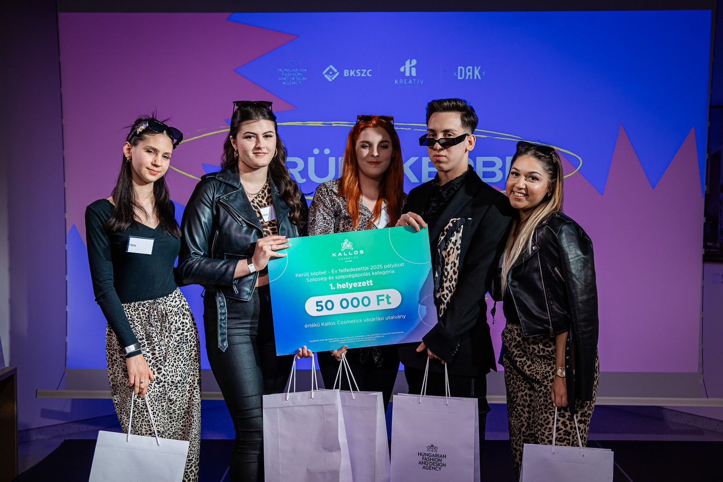A Kerülj Képbe! pályázat Szépség- és szépségápolás kategóriájának első helyezettje a Főnix csapat lett