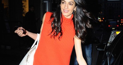 Micsoda csizma! Amal Clooney nagyon merész összeállításban