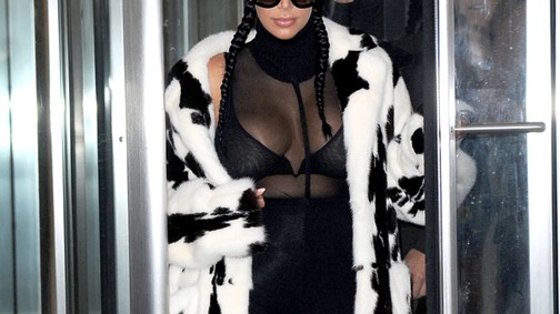 Kim Kardashian már megint megmutatta a melleit