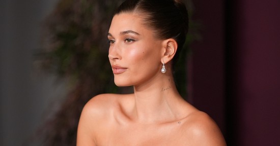 Hailey Bieber Gucci pucérruhája nem sokat bízott a képzeletre