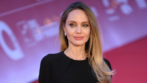 Ezt gondolja valójában Angelina Jolie arról, hogy a gyermekei elhagyták Brad Pitt vezetéknevét