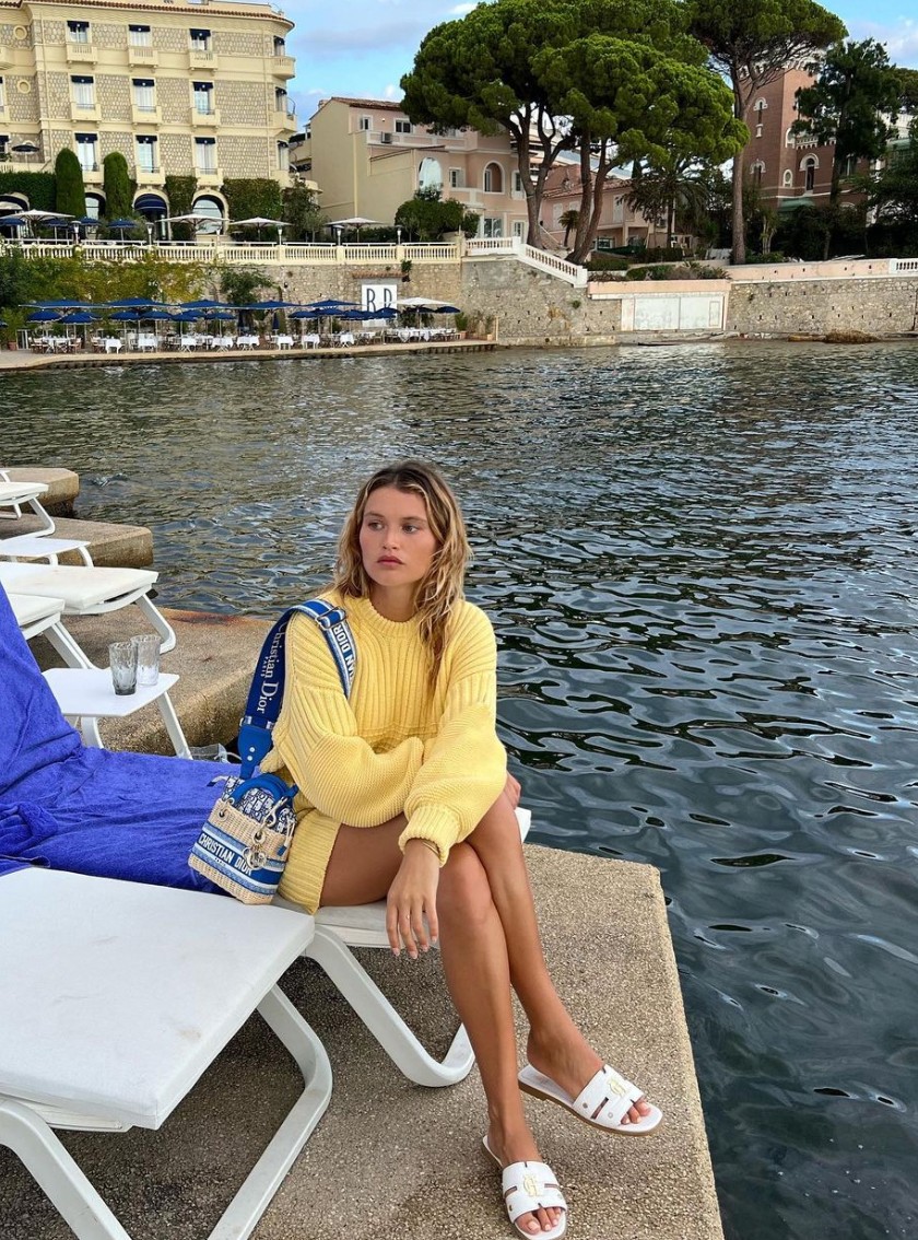 A nyaralás gyöngyszeme lesz a fehér cipő.