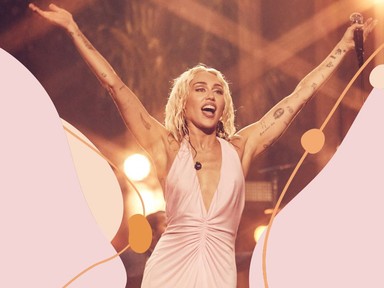 Miley Cyrus visszatért a barna hajhoz, és ha ez nem hozza meg a kedved egy új színhez, akkor semmi