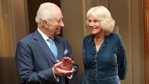 Még sosem láttuk ennyire gyönyörűnek Kamilla királynét: szokatlanul harsány színben tündökölt Olaszországban