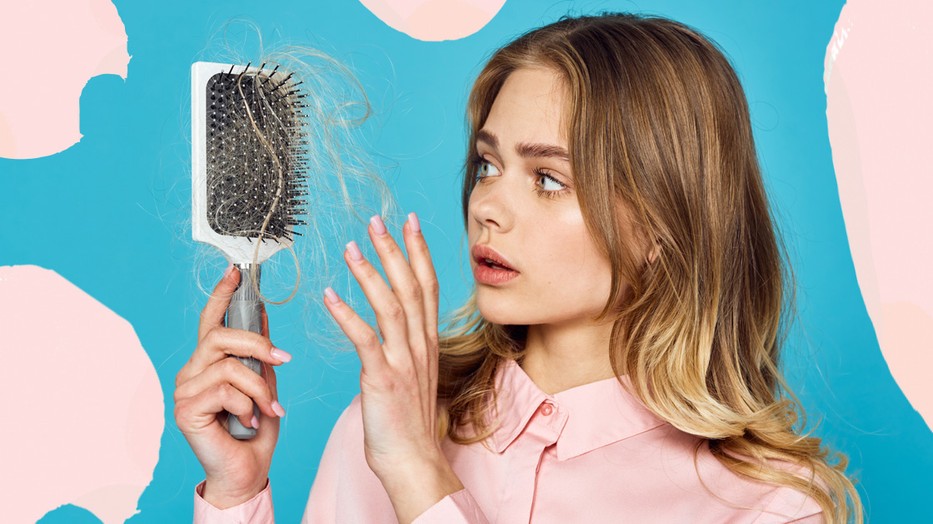 Hullani kezdett a hajad a koronavírus felbukkanása óta? Nem vagy egyedül!