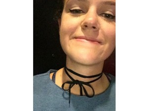 Internetes divatforradalmat robbantott ki ez a lány egy cipőfűzővel