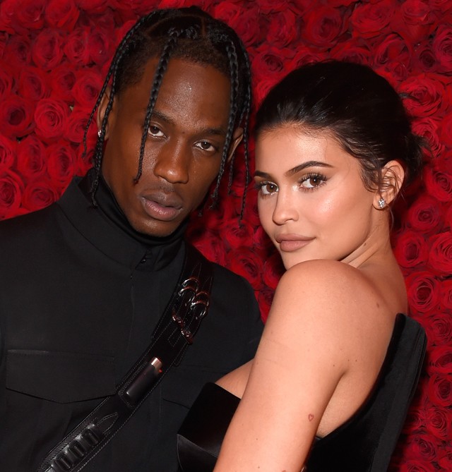 Kylie Jenner meztelenül pózol a Playboy-nak, de itt valami nagyon furcsa....