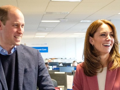 Kate Middleton sikkes nadrágkosztümben látogatta meg a londoni mentősök vezetőségét