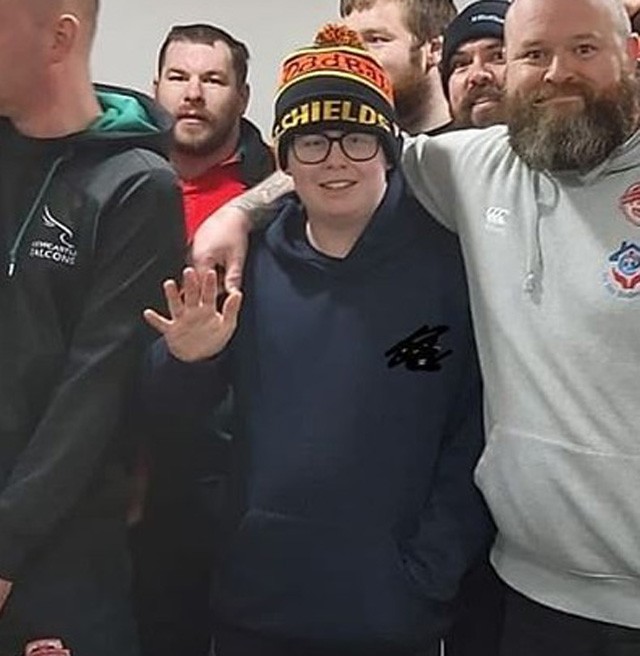 Ezt a 13 éves fiút kiközösítették az iskolában, amiért sokat olvasott: aztán hirtelen mindenkinél népszerűbb lett