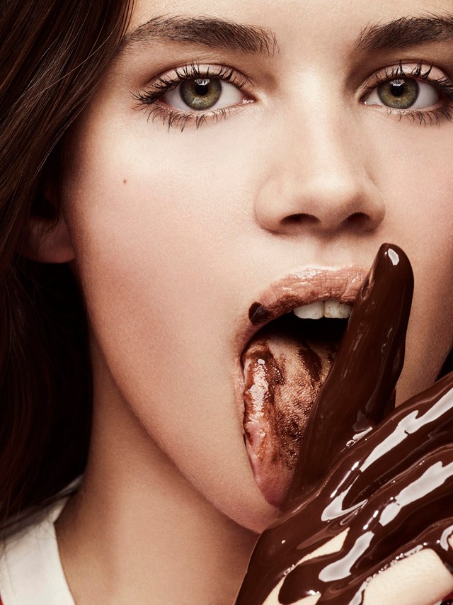 Ha húsvét, akkor édesség - összecsokizott mellek és csókolózás a legszexibb hírességek fotóin!