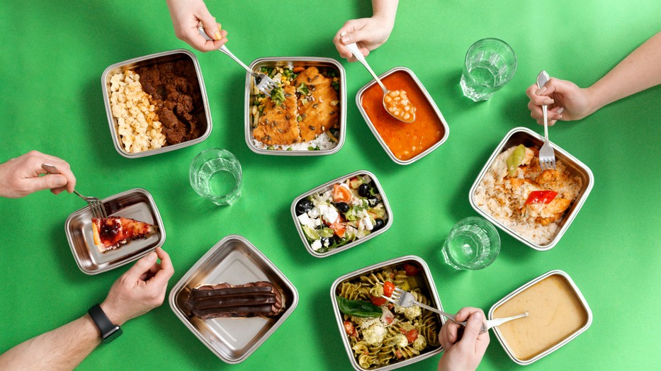 a Rakun által használt rozsdamentes acél dobozok már 25 használat után kisebb hatást gyakorolnak a globális felmelegedésre, mint a Magyarországon gyártott, eldobható polipropilén dobozok