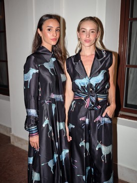 Finom, légies anyagok domináltak a kollekcióban, így a hosszú ruhák is könnyednek hatottak