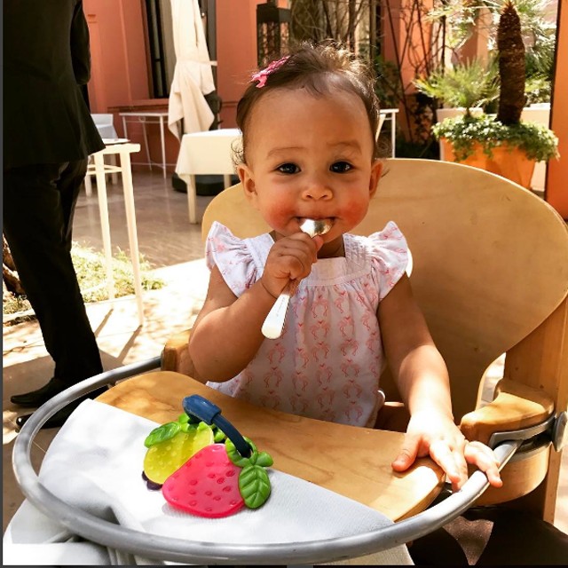 Ez a 10 fotó bebizonyítja, hogy Chrissy Teigen és John Legend kislánya a legédesebb a világon