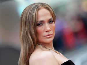 Jennifer Lopez friss fotóján hüledeznek a rajongók, mintha egy 30 körüli modellt látnánk a képen