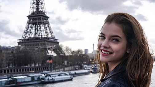 Nézd, milyen ultradögös ruhában divathetezik Palvin Barbara