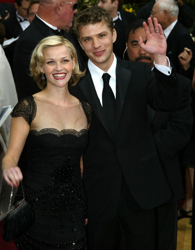 Reese Witherspoon és Ryan Phillippe valóságos álompárként érkeztek a 2002-es Oscar gála vörös szőnyegére