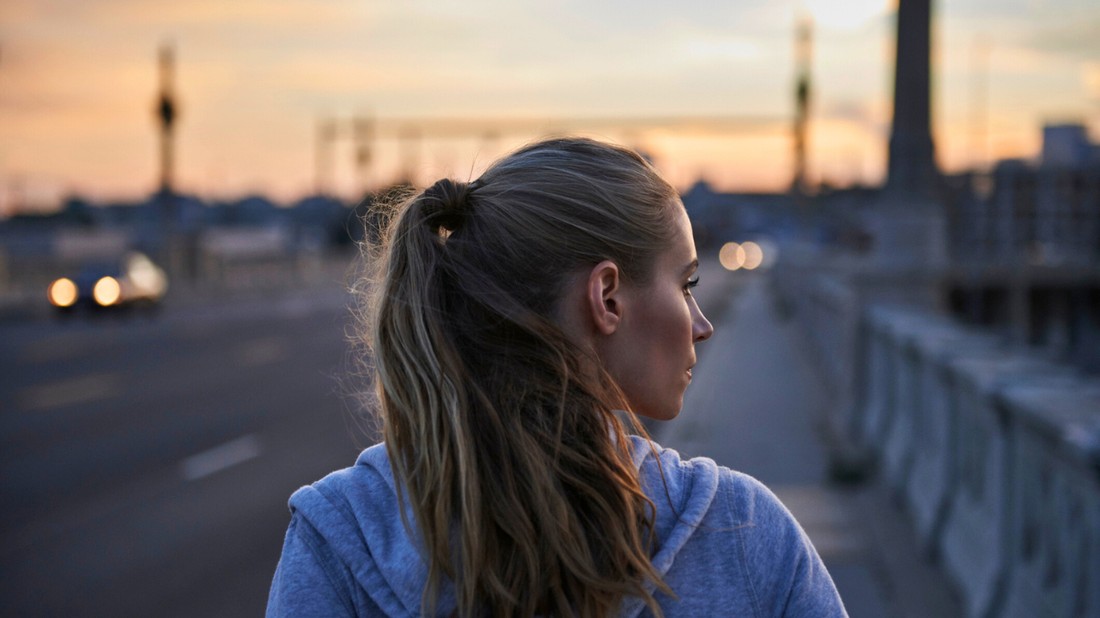 A nők copfja, az egyik legegyszerűbb kapaszkodója lehet a támadónak