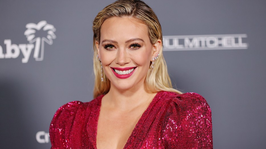Hilary Duff meztelenül pózol címlapon, de fontos üzenete is van