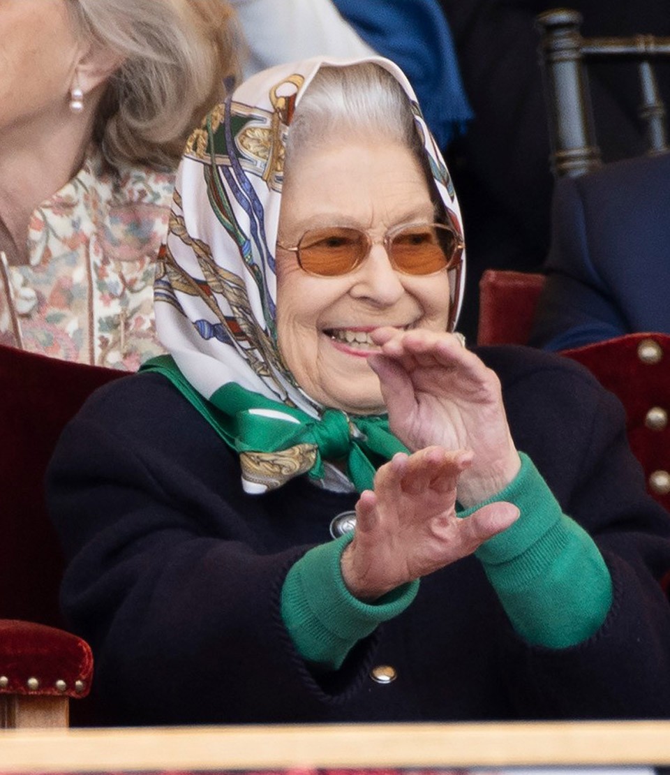  A királynő 96 évesen is imádja a szép darabokat