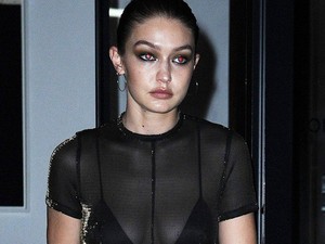 Gigi Hadid szettje a legfurcsább a világon