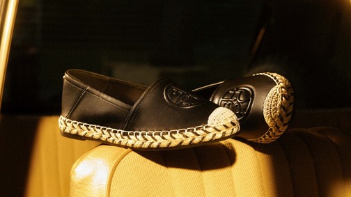 Espadrilles hölgyeknek nyárra 2025 – divatos modellek rövidnadrághoz és ruhához