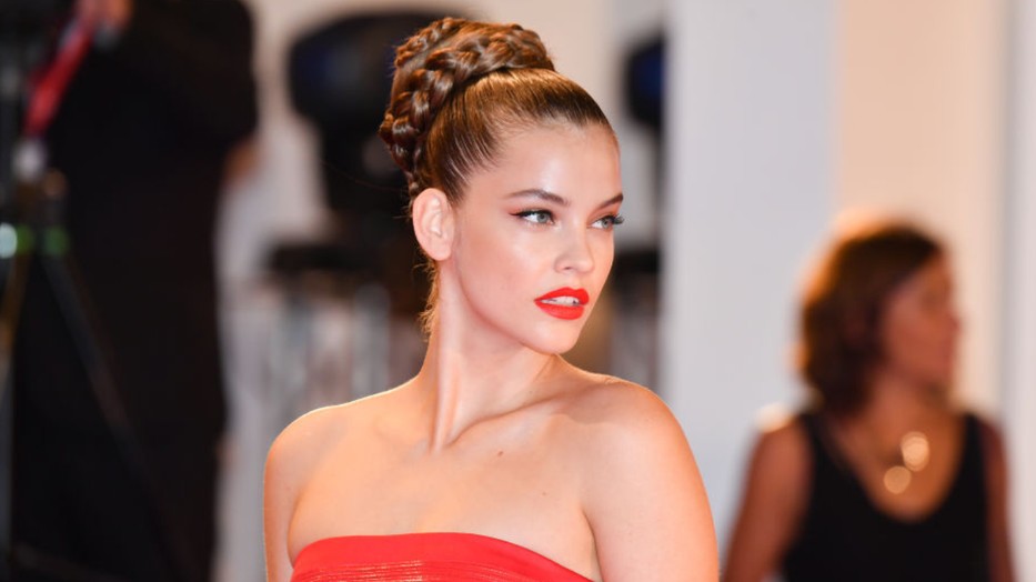 Palvin Barbara rendre túlragyogja a sztárokat a vörös szőnyegen