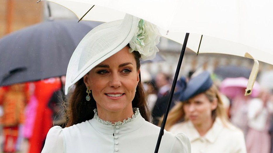  Katalin hercegné a Buckingham palota kerti partiján