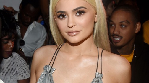 Kylie Jenner rose gold színűre festette a haját