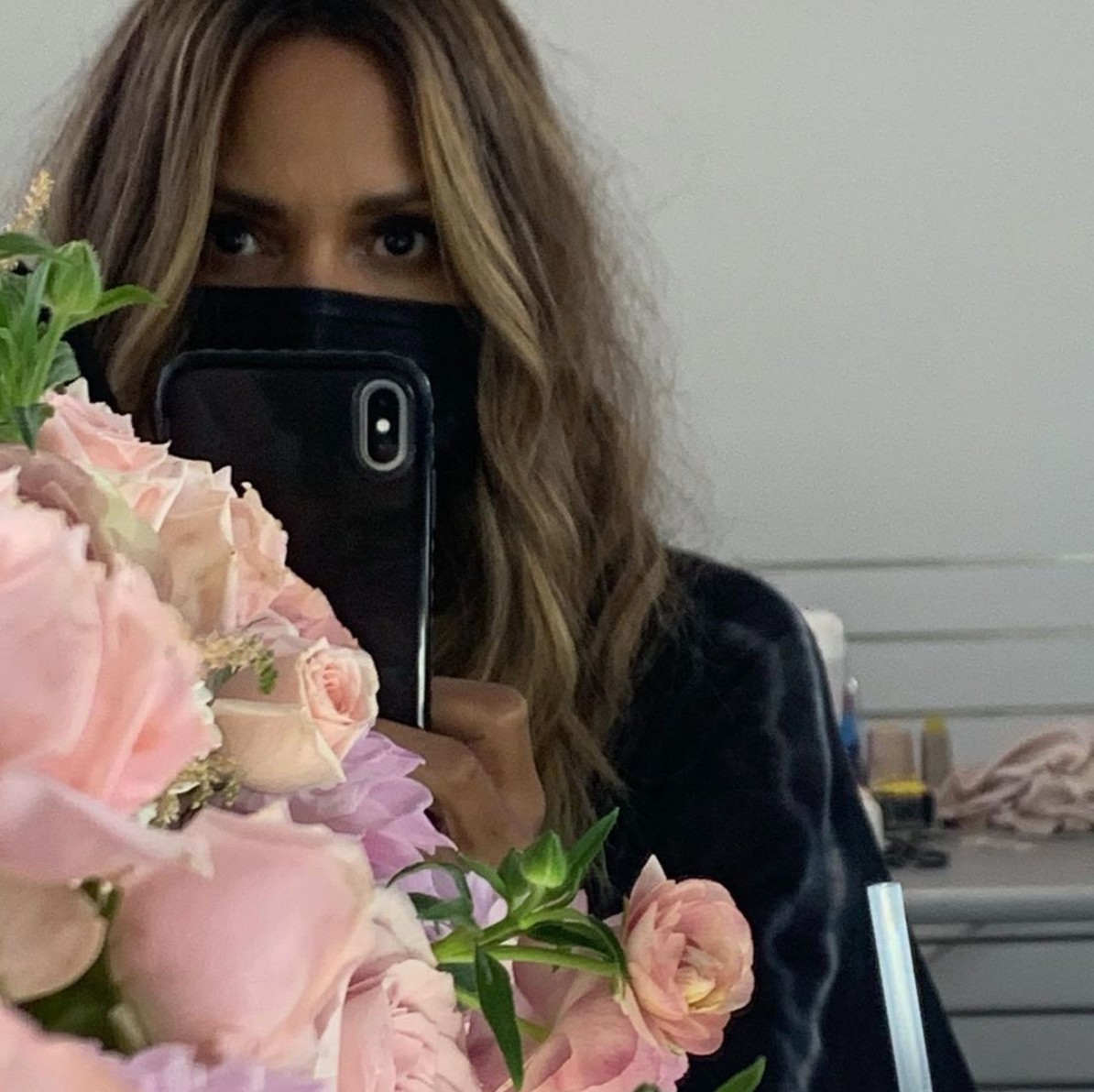 Halle Berry üdvözlete.