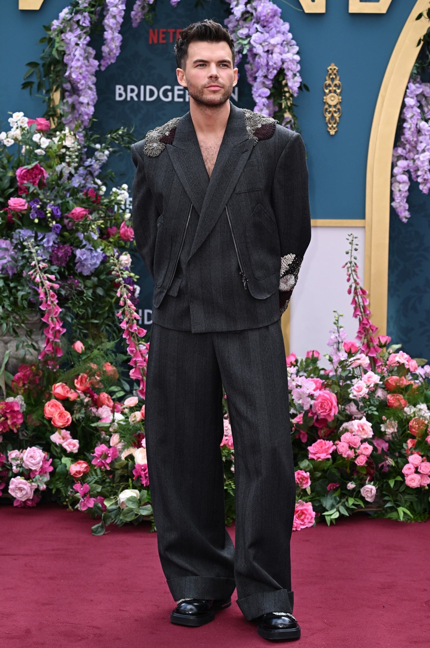 A Bridgerton sztárjai mindenkit elvarázsoltak a vörös szőnyegen 