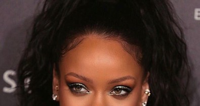 Rihanna Nefertitiként pózol az arab Vogue címlapján! Az emberek kiakadtak!