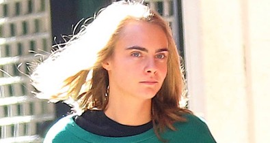Smink nélkül, mackóban Cara Delevingne sem tűnik topmodellnek