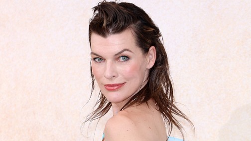 Milla Jovovich és 18 éves lánya a vörös szőnyegen pózolt, mint két tojás, úgy hasonlítanak egymásra