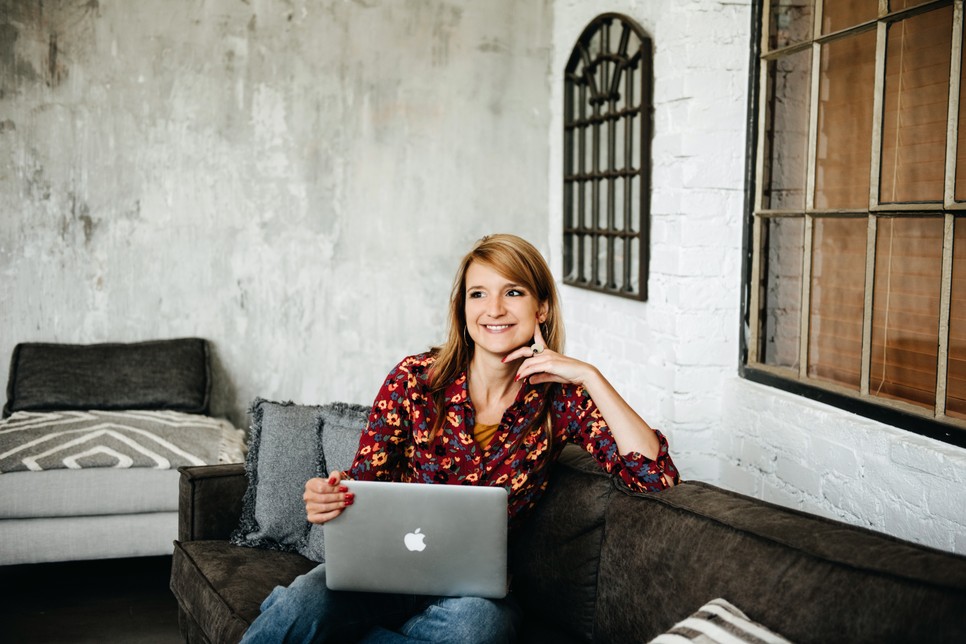 Budai Lotti és Zubor Rozi új könyve, a Micsoda szajhák voltak! tágítja a rálátásodat a saját társadalmi helyzetedre is