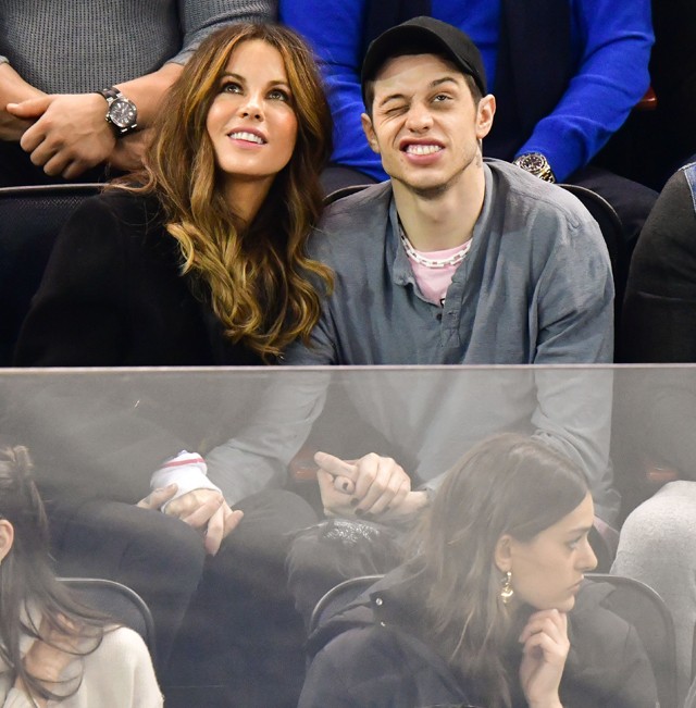 Ezt hogy csinálja? Ariana Grande exe újabb bombázóval randizik