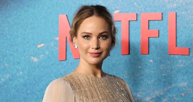 Beragyogta a vörös szőnyeget a szépséges várandós Jennifer Lawrence
