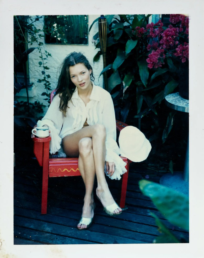 „Ragyogás a kertben” – Kate Moss, Miami, 1993