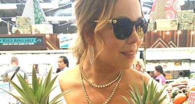 Mariah Carey elvitte vásárolni hatalmas melleit a Black Friday-on