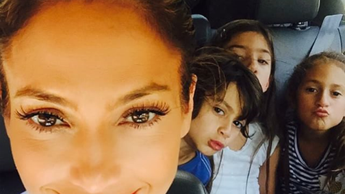 Jennifer Lopez legédesebb selfie-je az ikreivel