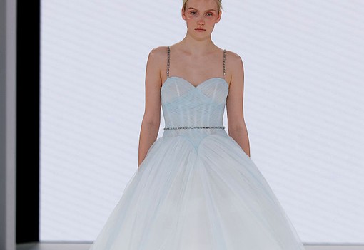 12 menyasszonyi ruha, amitől garantáltan zavarba jössz: barátkozz meg velük, mert ezek uralják majd a 2026-os trendeket