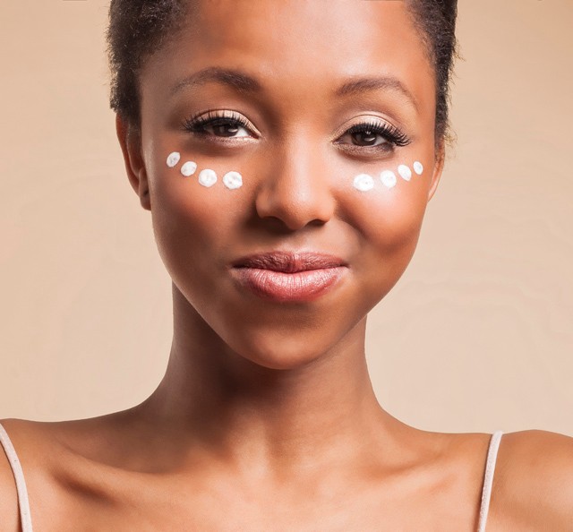 Otthon is szükséged lehet rá: elérkezett a fényvédő krémek szezonja!