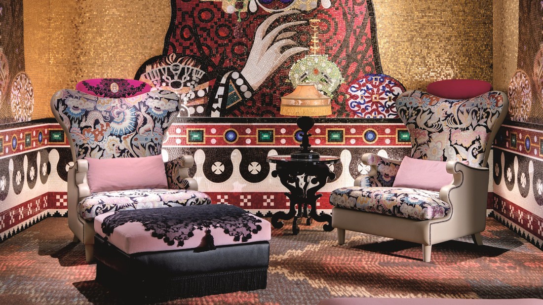 A híres divattervezőktől nem szokatlan, hogy kreativitásukat a ruhák mellett a bútorokban is hagyják kibontakoztatni