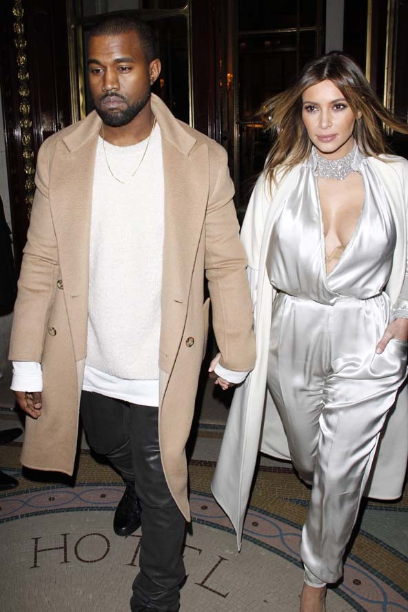 Kanye Westet cseppet sem zavarja, ha feleségének a köldökéig lehet belátni.