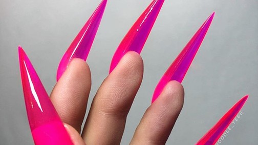 Hódít az átlátszó, zselés manikűr! Te bevállalnád?